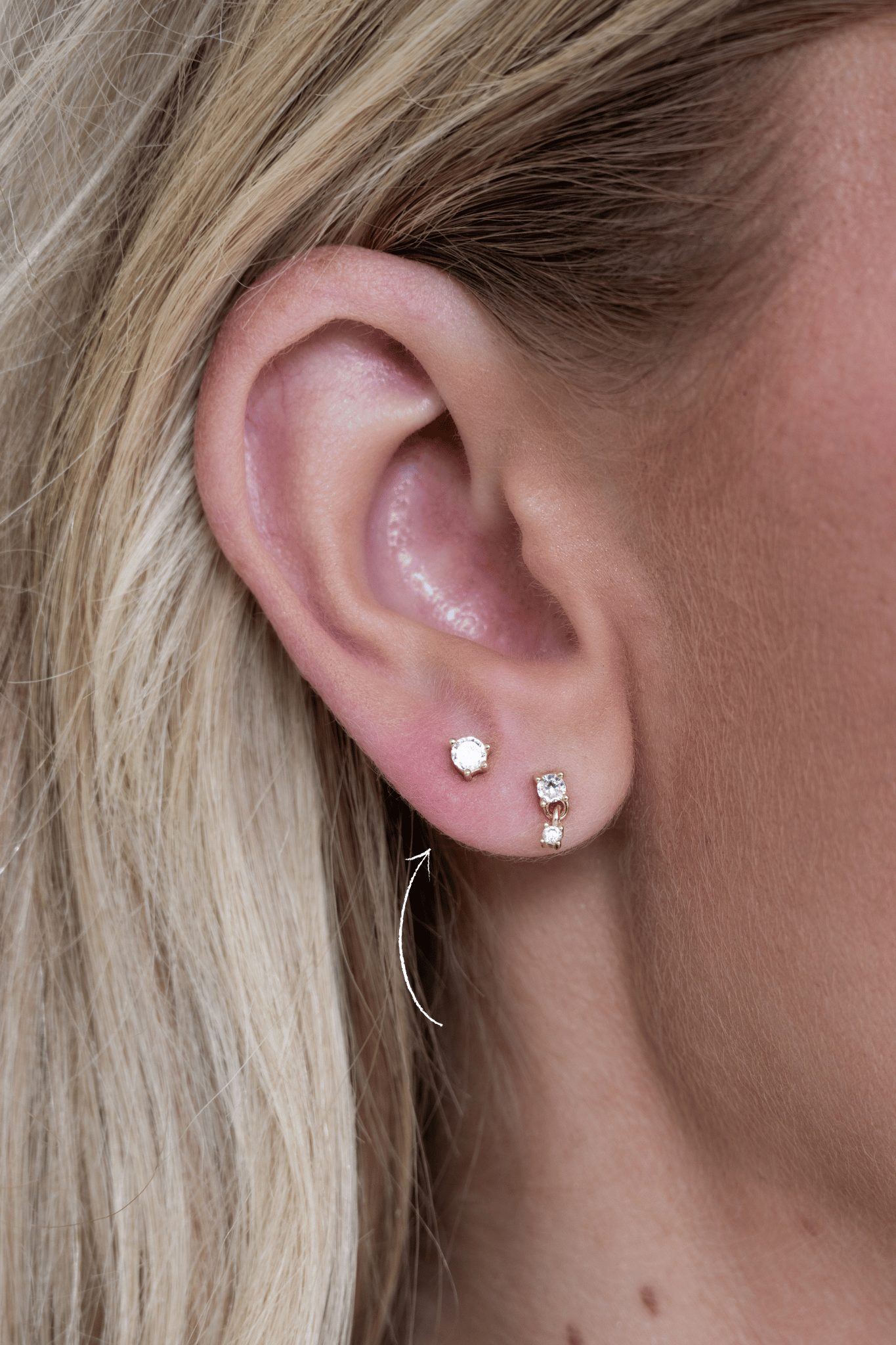 STUD EARRING