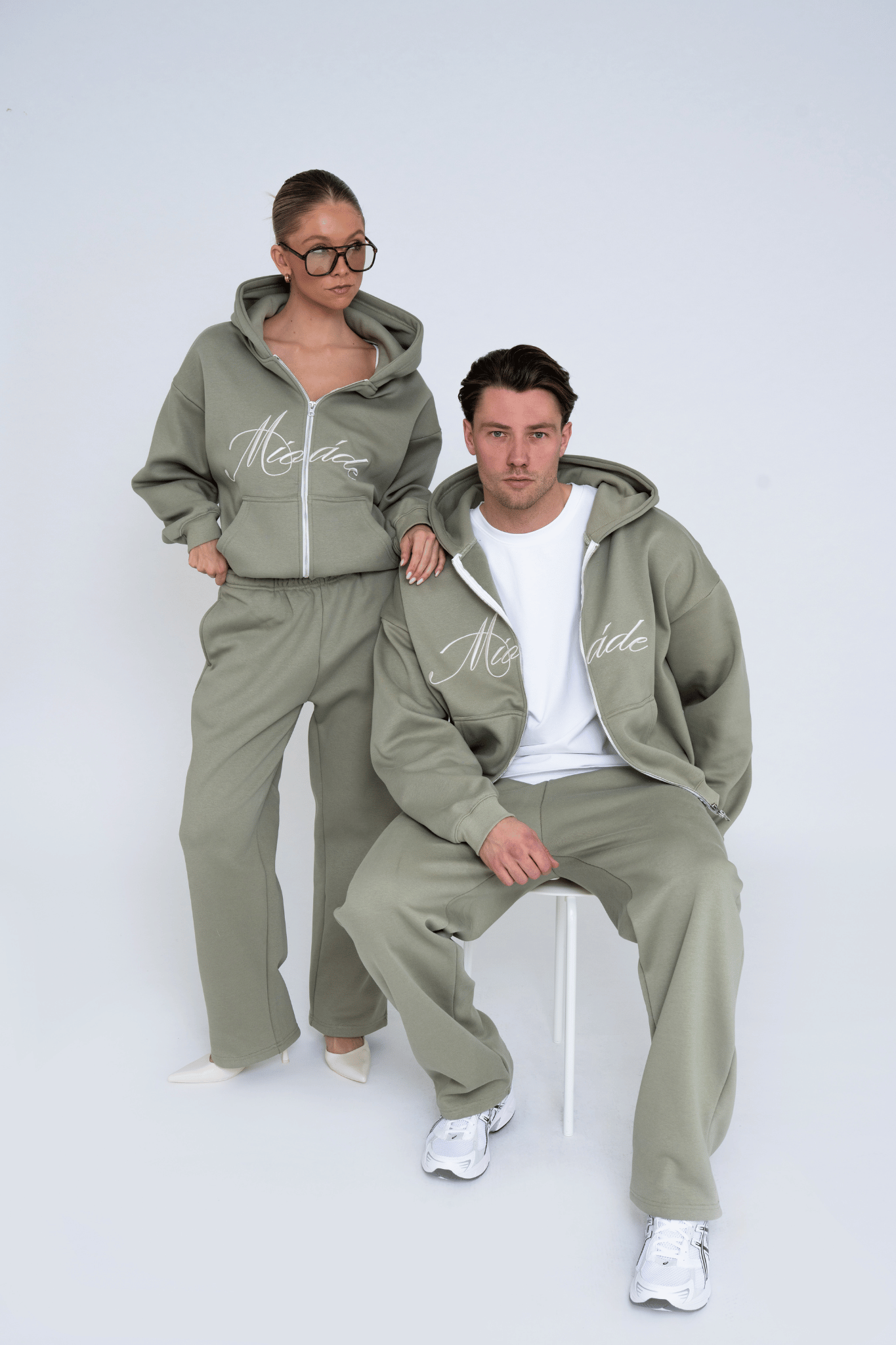 SCRIPT ZIP HOODIE GREEN