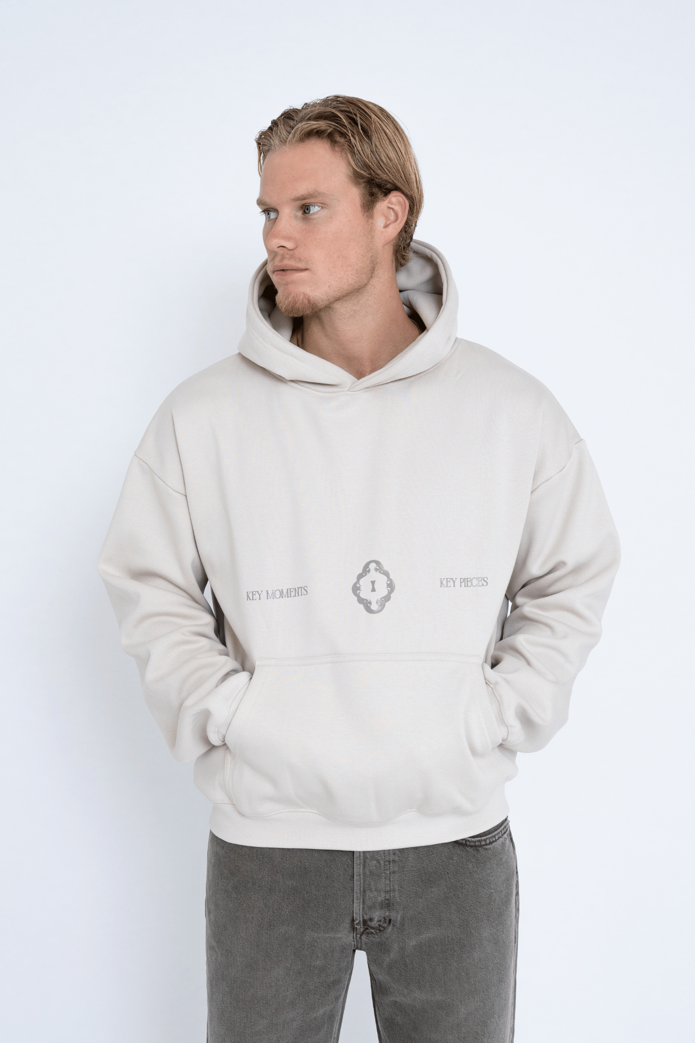 KEY MOMENTS HOODIE BEIGE