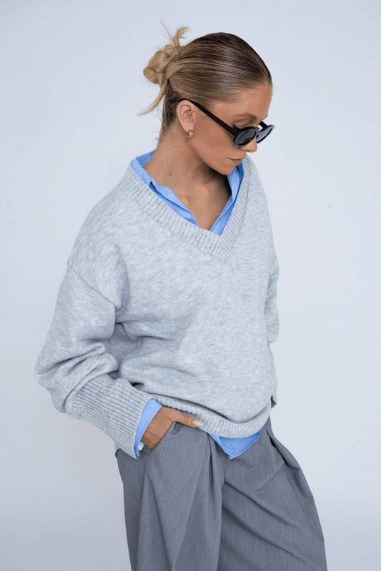 V-NECK KNIT SWEATER GREY