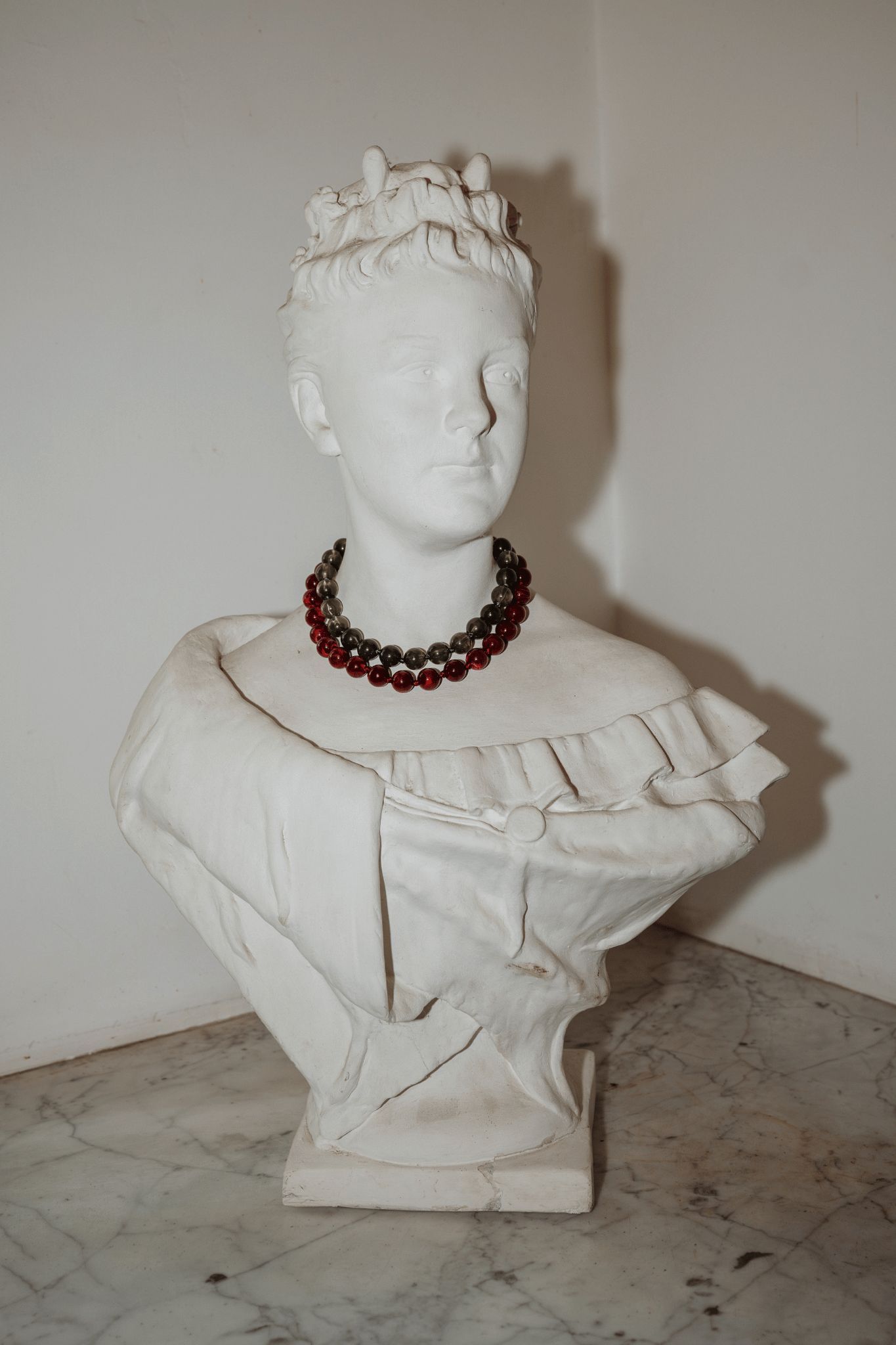 BEADED NECKLACE RED