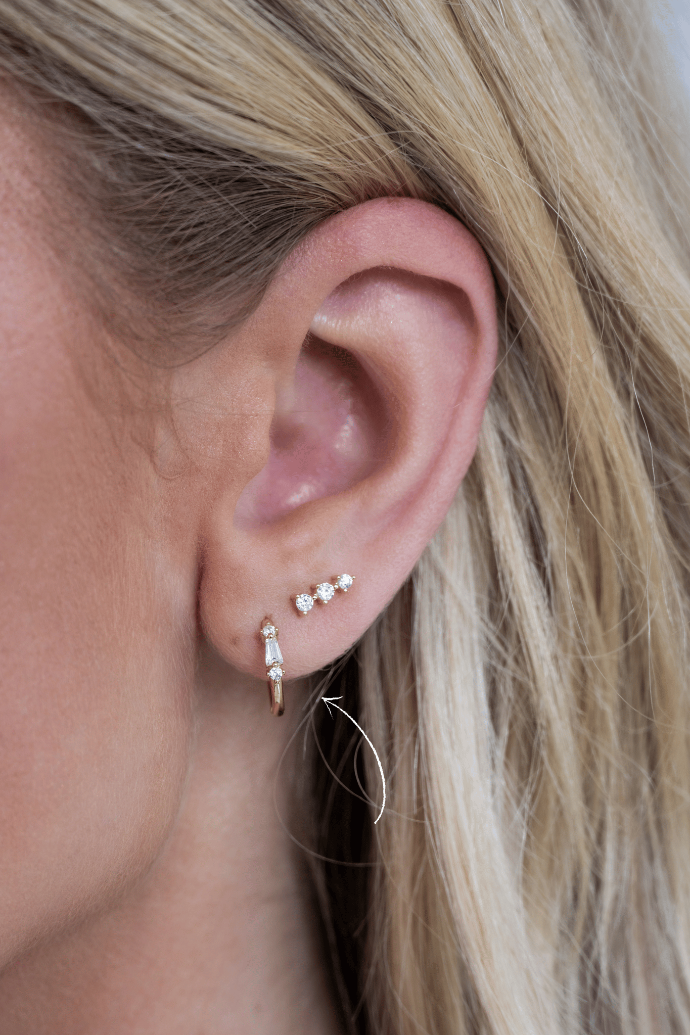 STUD EARRING