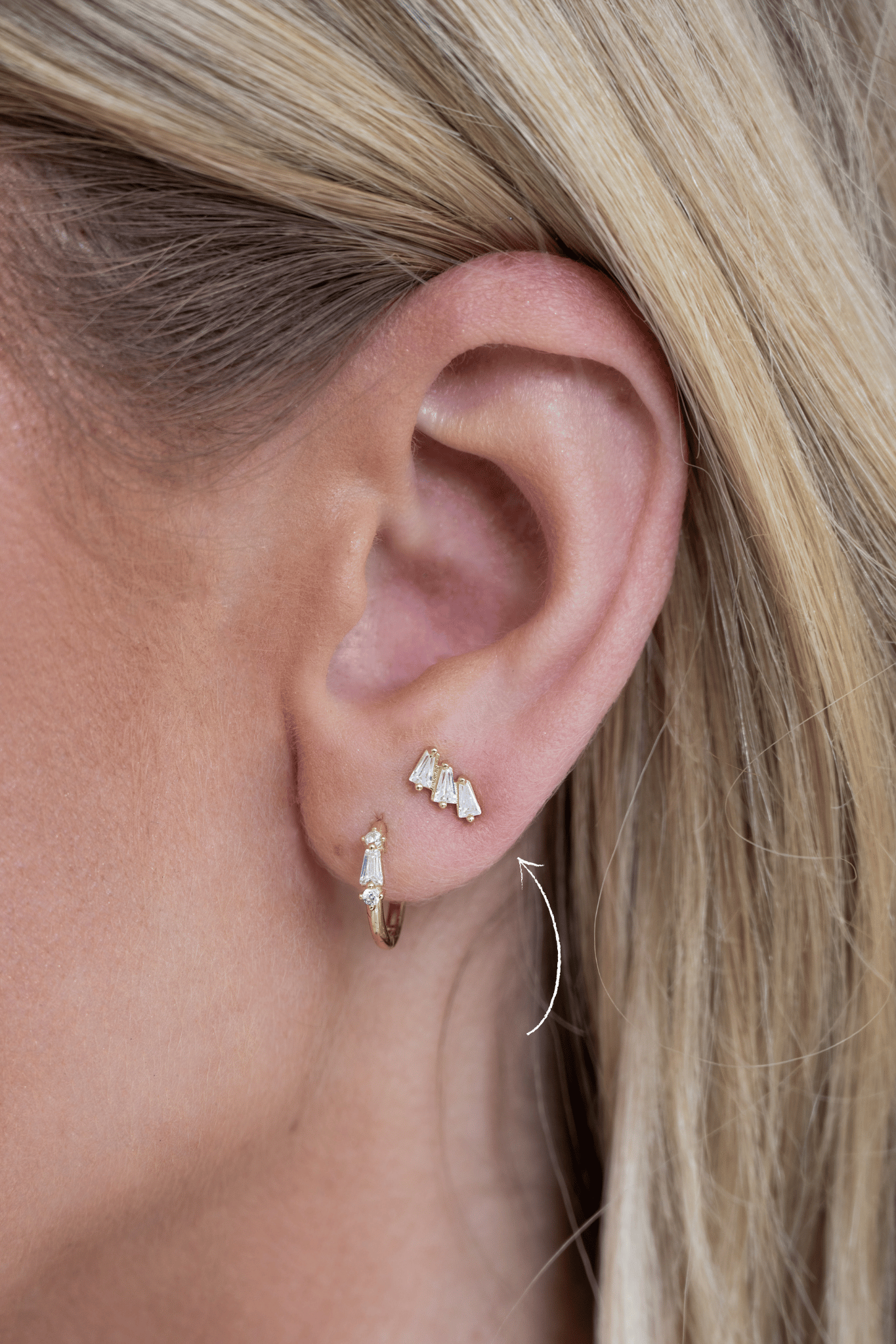 STUD EARRING
