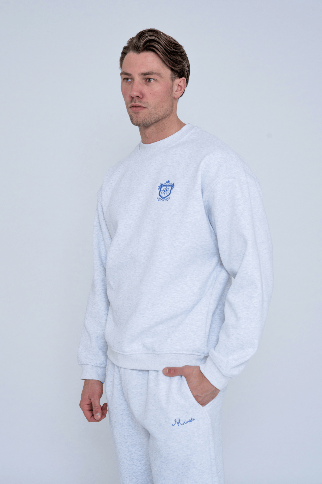 SHIELD CREWNECK GREY