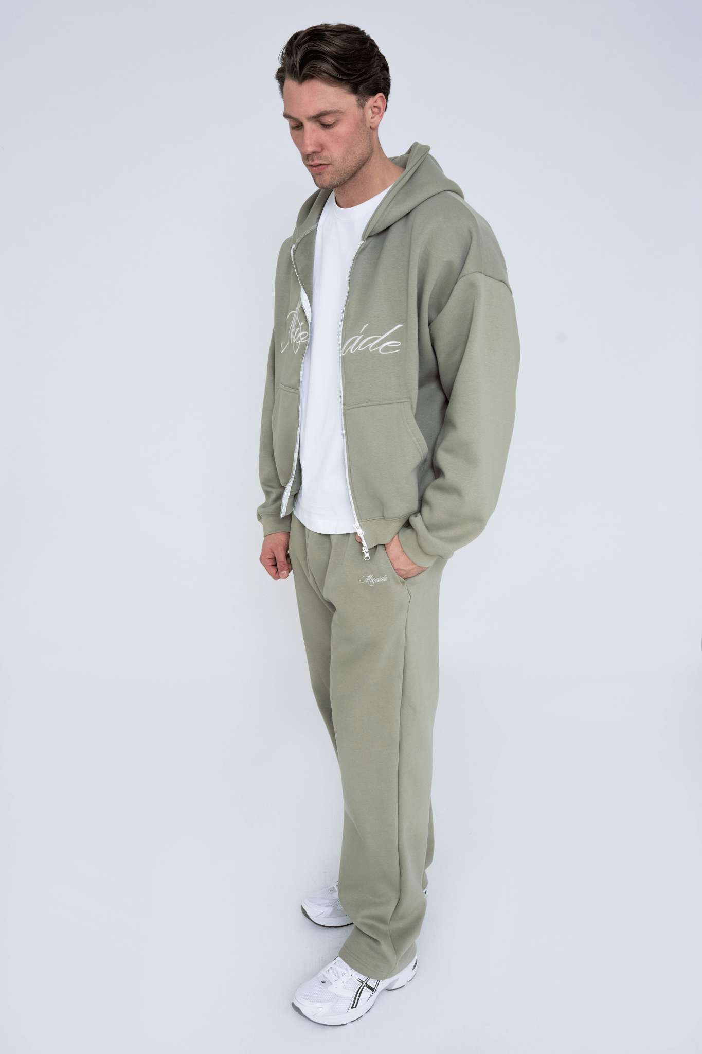 SCRIPT ZIP HOODIE GREEN – Mioáde SCRIPT ZIP HOODIE GREEN – Mioáde