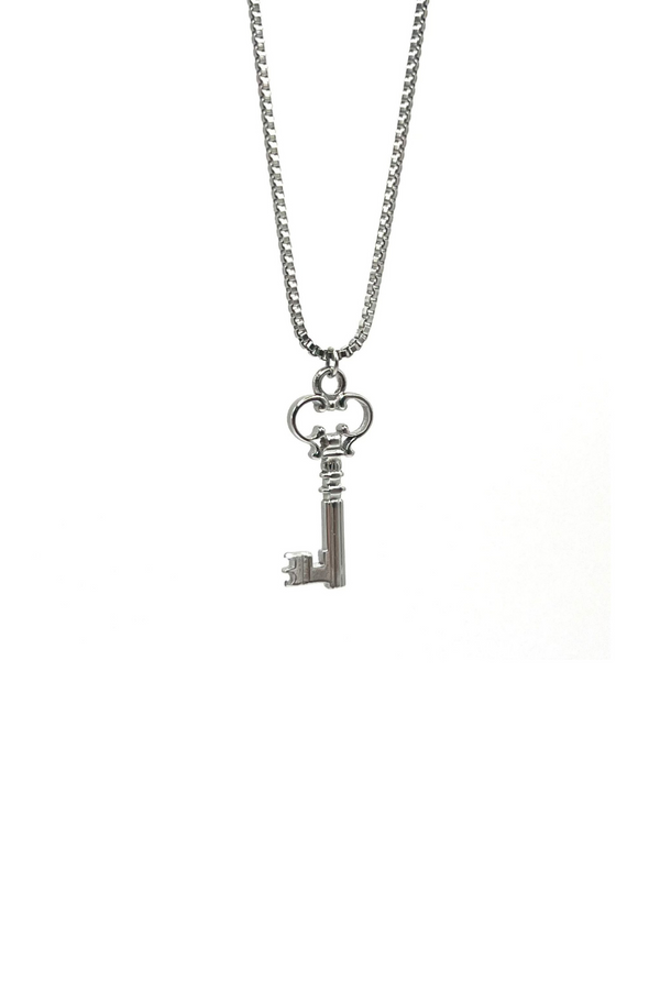 KEY PENDANT NECKLACE SILVER