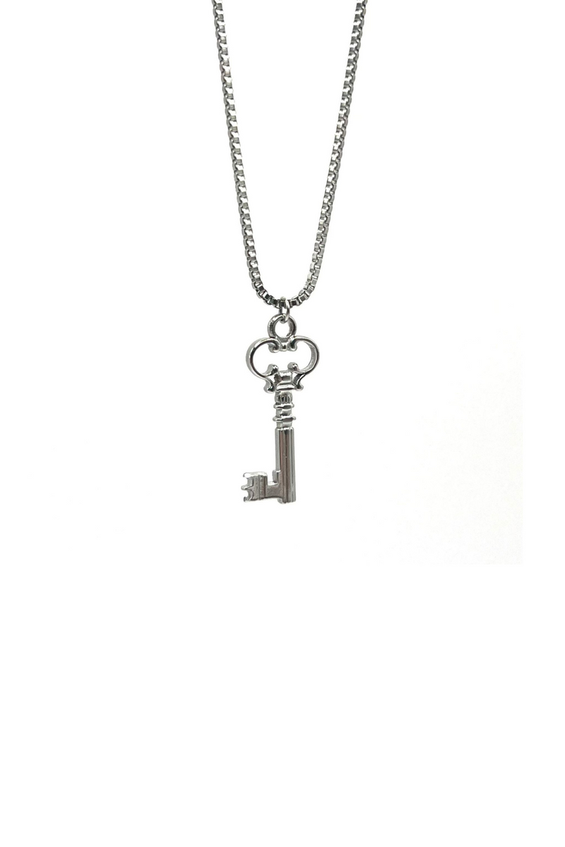 KEY PENDANT NECKLACE SILVER