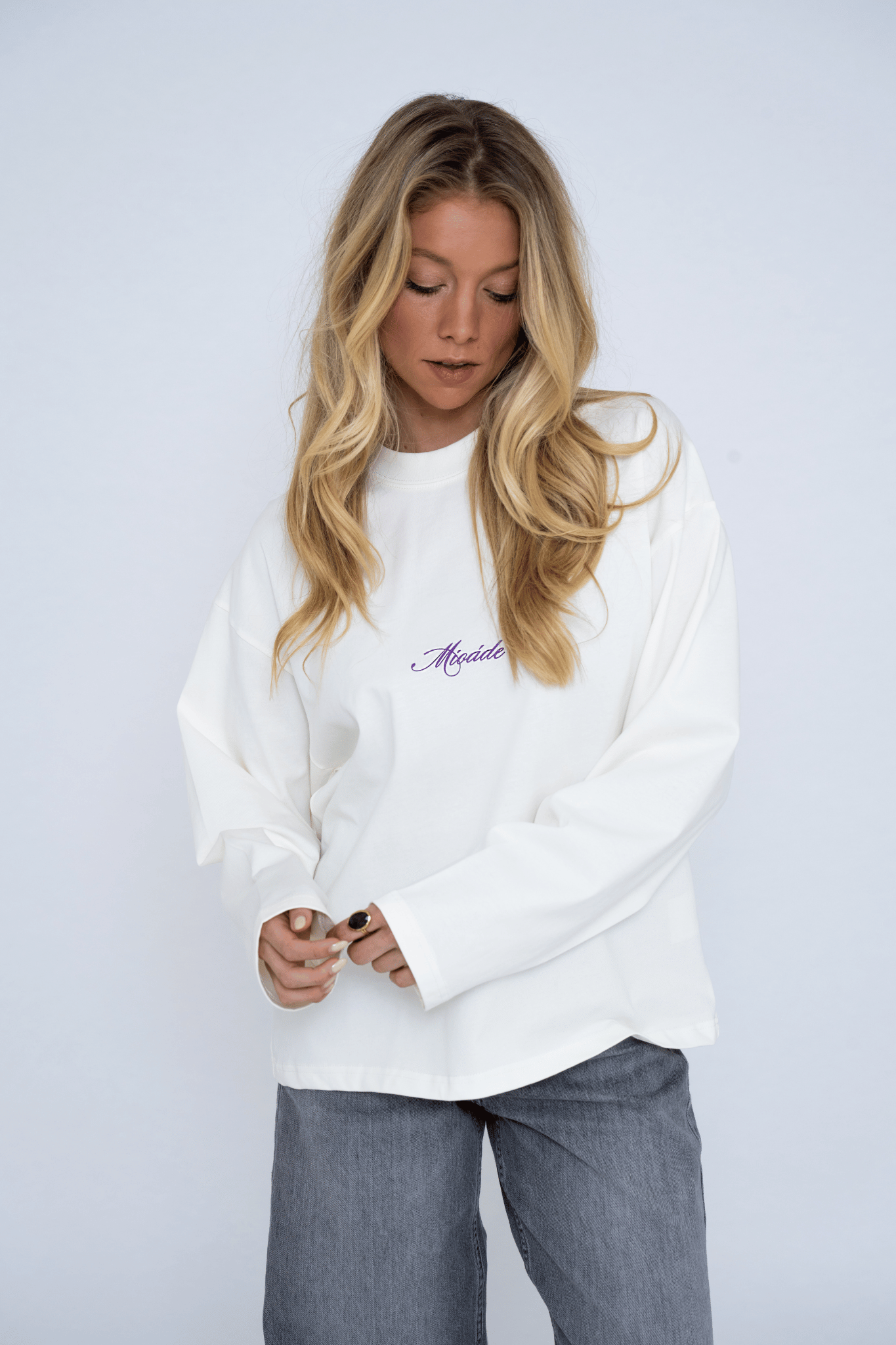 SCRIPT LONGSLEEVE CREAM