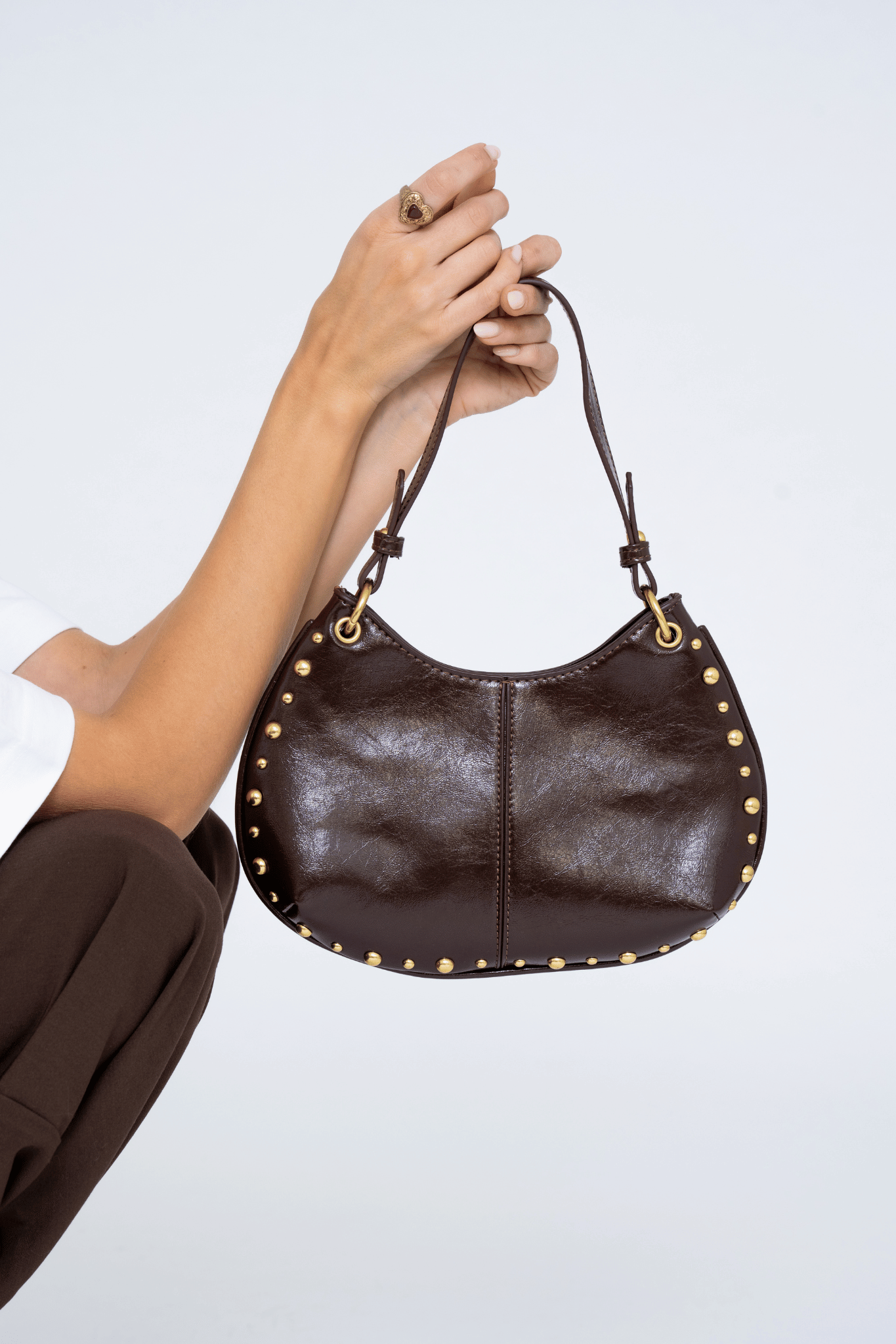 STUDDED SHOULDER BAG BROWN