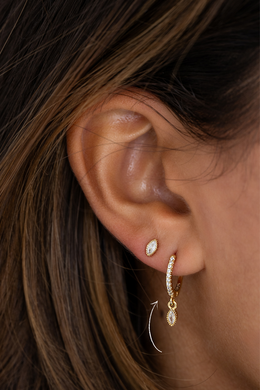 STUD EARRING